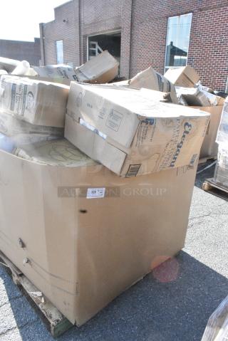 20 BRAND NEW SCRATCH AND DENT! Items Including 612527HD Choice 7" Round Heavy Weight Foil Take-Out Pan - 500/Case, 127SB18COMBO Choice 18 oz. Clear Plastic Salad Bowl with Lid - 150/Case, 130CLFKSNSPH Choice Clear Heavy Weight Wrapped Polystyrene Plastic Cutlery Pack with Napkin and Salt and Pepper Packets - 500/Case, 612FFL1230 Choice Foil Steam Table Pan Lid - Full Size - 50/Case, 500LSTRWLW Choice 9, 12, 16, 20, and 24 oz. Clear Sip-Through Lid with Extra-Wide Opening - 1000/Case, 612527HD Choice 7" Round Heavy Weight Foil Take-Out Pan - 500/Case, 127RD32BULK Choice 32 oz. Customizable Microwavable Translucent Round Deli Container - 500/Case, 395RP10C EcoChoice Compostable No PFAS Added Bamboo / Bagasse 10" Plate 3 Compartment - 500/Case. 20 Times Your Bid!