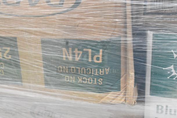 34 BRAND NEW SCRATCH AND DENT! Items Including 394405M Noble Products Powder-Free Disposable Blue Vinyl Gloves for Foodservice - Medium - 1000/Case, 182RRF14 Choice 10" x 14" Plastic Food Bag On A Roll - 1000/Case, 130BKFKSH Choice Black Heavy Weight Wrapped Polystyrene Plastic Cutlery Pack - 500/Case, 128HD12COMBO Choice Heavy Duty 12 oz. Microwavable Translucent Plastic Deli Container and Lid Combo Pack - 240/Case, 347RPBD10BNG Visions 10" Bone / Ivory Plastic Plate with Gold Bands - 120/Case. 34 Times Your Bid! - Image 5 of 17