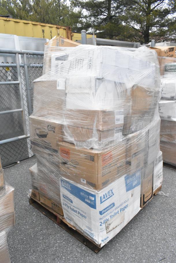 25 BRAND NEW SCRATCH AND DENT! Items Including 129MCS38B Choice 38 oz. Black Rectangular Microwavable Heavy Weight Container with Lid 8 3/4" x 6 1/4" x 2" - 150/Case, 129MCR16B Choice 16 oz. Black 6 1/4" Round Microwavable Heavy Weight Container with Lid - 150/Case, 500TO963 Choice 9" x 6" x 3" Microwaveable 1-Compartment Black / Clear Plastic Hinged Container - 100/Case, 5002WRAPNAP, Choice WrapNap White 1/4 Fold 2-Ply Dinner Napkin 16" x 16" - 3000/Case, 128HD16COMBO Choice Heavy Duty 16 oz. Microwavable Translucent Plastic Deli Container and Lid Combo Pack - 240/Case, 347RP9WHSS WAVE 9" ROUND PLASTIC PLATES 180/CASE. 25 Times Your Bid! - Image 3 of 15