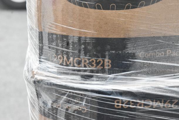 22 BRAND NEW SCRATCH AND DENT! Items Including 129MCR32B Choice 32 oz. Black Round Microwavable Heavy Weight Container with Lid 7 1/4" - 150/Case, 5001RT800N Lavex 8" Natural Kraft Hardwound Paper Towel, 800 Feet / Roll - 6/Case, 500CC16 Choice Clear PET Customizable Plastic Cold Cup - 16 oz. - 1000/Case, 129MCR32B Choice 32 oz. Black Round Microwavable Heavy Weight Container with Lid 7 1/4" - 150/Case, 5002DNAP NAPKIN 15X16.53 2PLYWH 3M 5002DNAP CHOICE, 394385XL Noble Products White Powder-Free Disposable Latex Gloves for Foodservice - Extra Large - 1000/Case, 500CC16 Choice Clear PET Customizable Plastic Cold Cup - 16 oz. - 1000/Case, 128HDLDBULK Choice Heavy Duty Microwavable Translucent Plastic Deli Container Lid - 480/Case. 22 Times Your Bid! - Image 11 of 18
