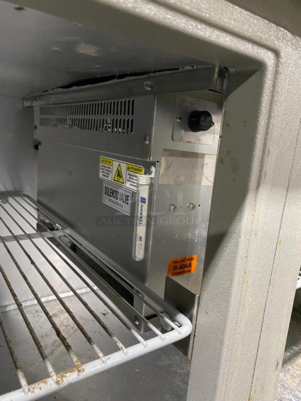 Randell Commercial Stainless Steel Self-Contained 2 Door Refrigerated Bain Marie Style Mega Top Pizza Prep Table! With Double Overhead Shelves & Tag/Order Holder! With APW Wyott Model: FDL-60 SN: 0601D10479 Electric Powered Overhead Heat Lamp/Food Warmer! With Poly Coated Wire Rack! Model: 8268N SN: W567080-1! 115V 1 Phase! On Legs! - Image 8 of 14