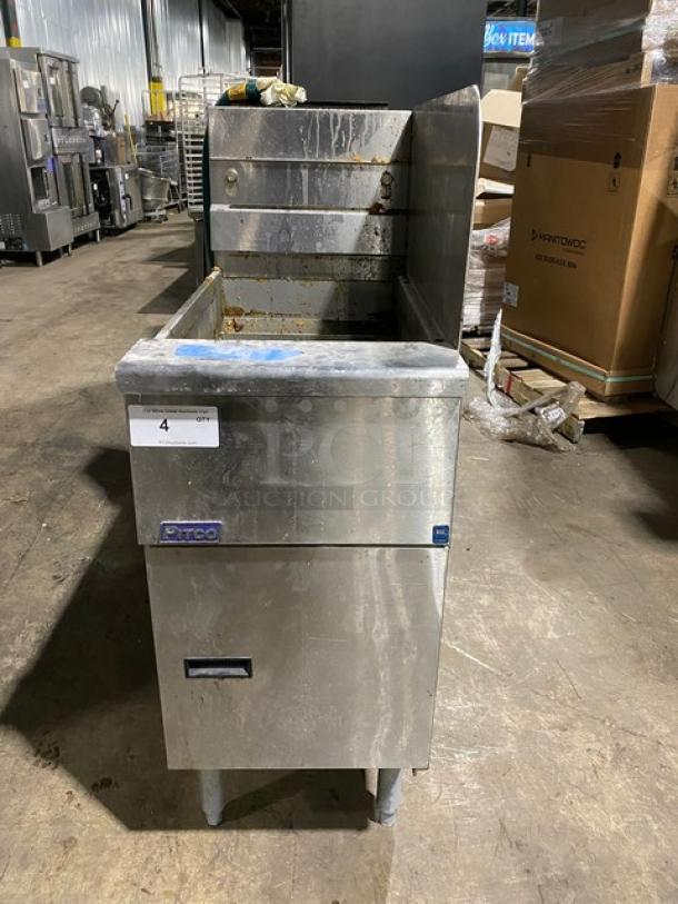 Pitco Commercial Stainless Steel Natural Gas Powered 40 Lb. Deep Fat Fryer! With Back & Right Side Splash! With Basket Hanger! Model: SG14 SN: G19AC092425! On Legs! - Image 1 of 10