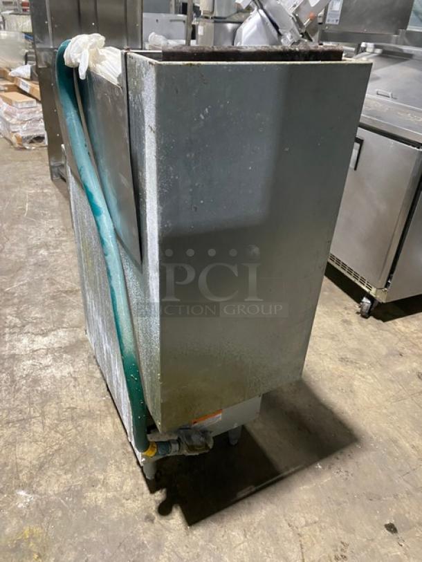 Pitco Commercial Stainless Steel Natural Gas Powered 42 Lb. Deep Fat Fryer! With Back & Side Splashes! With Basket Hanger! Model: 45C SN: G15JE068697! On Legs! - Image 3 of 10
