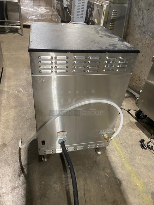 Bunn Infusion Series Commercial Stainless Steel Electric Powered Countertop Twin Soft Heat Coffee Brewer! Energy Star Certified! With Hot Water Dispenser!  Model: ICBTWINSH SN: ICBT051251! 120/208V 1 Phase! On Legs! - Image 3 of 11