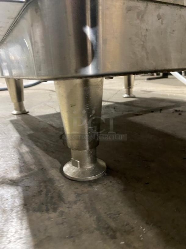 Bunn Infusion Series Commercial Stainless Steel Electric Powered Countertop Twin Soft Heat Coffee Brewer! Energy Star Certified! With Hot Water Dispenser!  Model: ICBTWINSH SN: ICBT051251! 120/208V 1 Phase! On Legs! - Image 8 of 11
