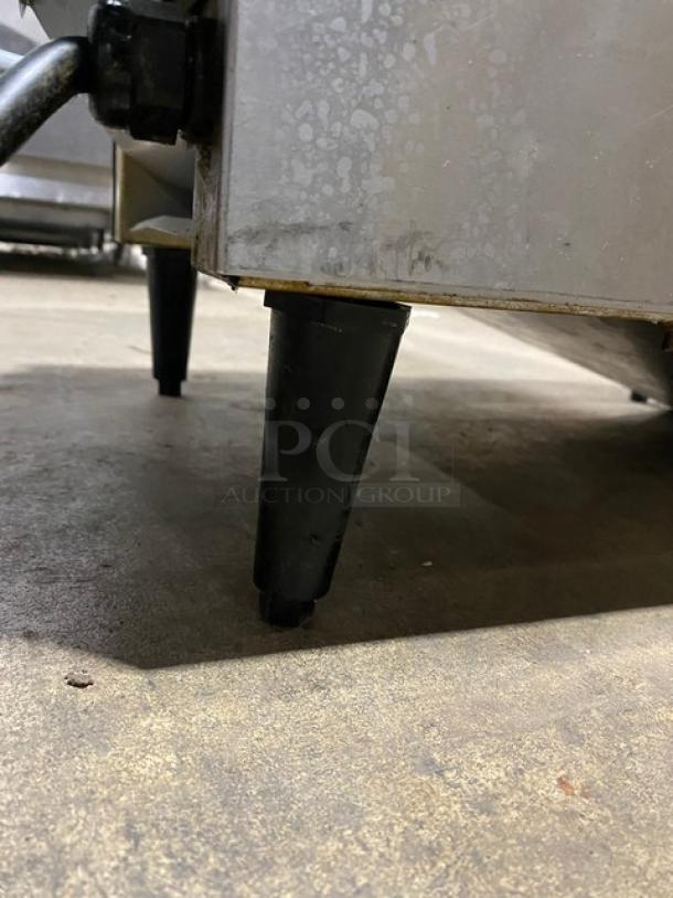 Hatco Toast-Qwik Series Commercial Stainless Steel Electric Powered Countertop Conveyor Toaster! Model: TQ-20BA SN: 4124341341! 208V 1 Phase! On Legs! - Image 9 of 10