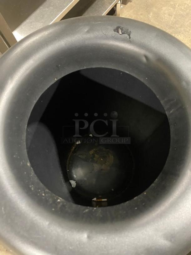 Rubbermaid Commercial Black Round Waste/Trash Disposal Bin! With Lid! ALL ONE MONEY! - Image 5 of 8