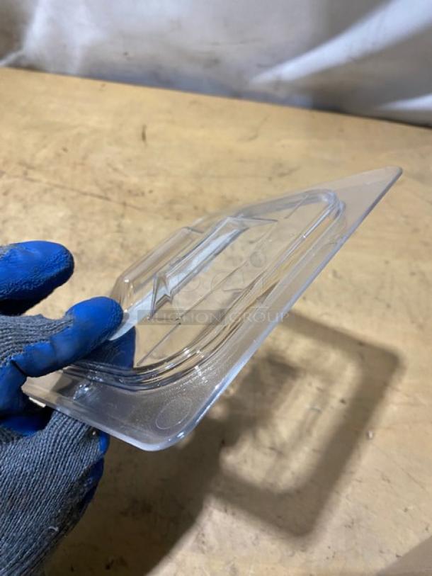 BRAND NEW! Cambro Camwear Series Commercial Clear Polycarbonate 1/6 Size Handled Food Pan Covers! Model: 60CWCH135! - Image 7 of 8