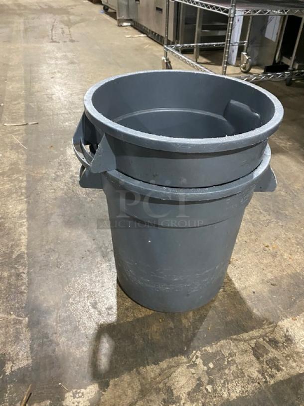 Carlisle Commercial Gray Heavy Duty 10 Gal. Round Trash/Waste Container! With Handles! 2X Your Bid! - Image 3 of 7