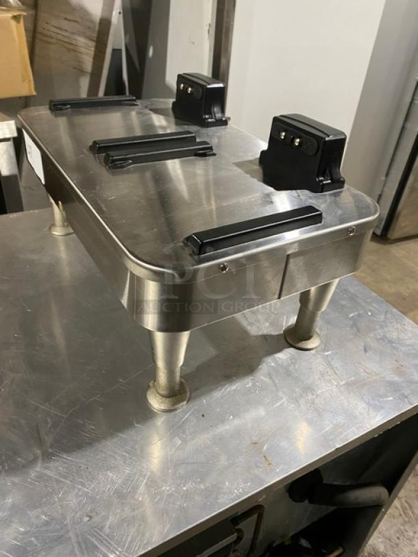 Bunn Soft Heat® Infusion Series® Commercial Stainless Steel Electric Powered Countertop Serving Stand/Docking System! With Wifi Communication! Model: 2SHSTAND SN: RW10258750! 120V 1 Phase! On Legs! - Image 2 of 8