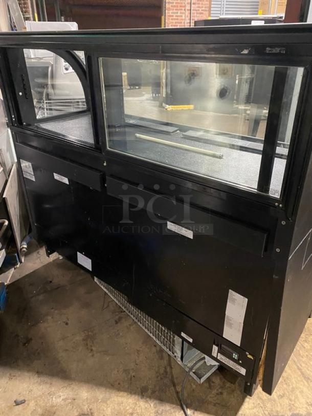 Structural Concepts Commercial Black Refrigerated Dual Service Open Grab-N-Go Merchandiser Display Case! With Curved Glass Top Display Showcase! With Rear Access Sliding Glass Doors! Model: SB5766.3923A SN: 439439IN221804! 220V 1 Phase! On Legs! - Image 3 of 9