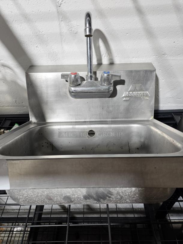NICE BRAND NEW Handwashing Sink With Faucet! - Image 3 of 3