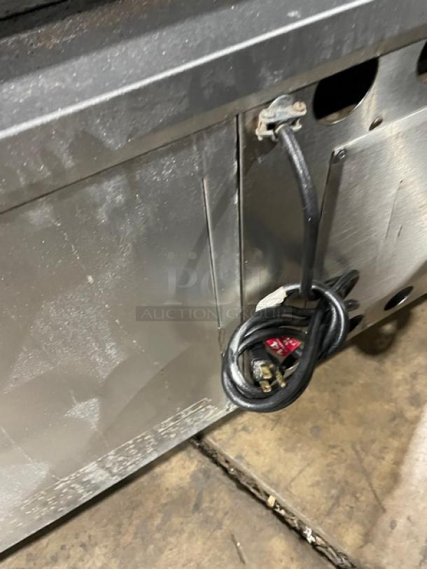 Jade Range Commercial Stainless Steel Natural Gas Powered Char Broiler/Flat Griddle Split Top Range! With 4 Drawer Self-Contained Refrigerated Chef Base/Equipment Stand! With Back Splash! Model: JRLH-04S-T-72 SN: 101566! 115V 1 Phase! On Casters! - Image 11 of 11