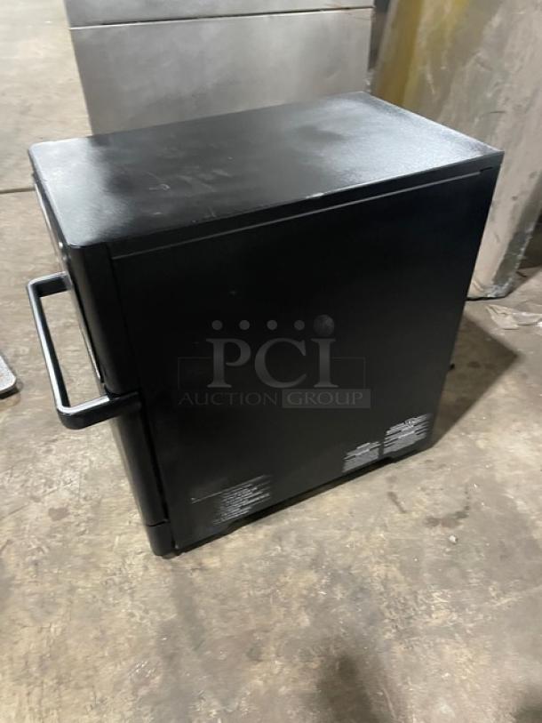 MerryChef Commercial Black Electric Powered Countertop Rapid Cook Turbo Oven! Model: Eikon E2S SN: 2012213090587! 208/240V 1 Phase! - Image 2 of 9