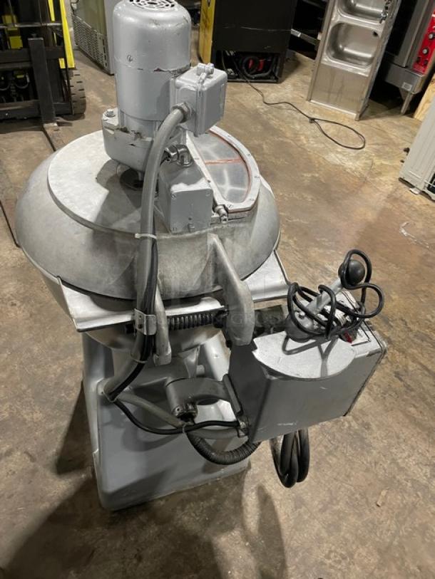 Hobart Commercial Heavy Duty Electric Powered Vertical Chopper/Cutter/Mincer/Mixer! With Stainless Steel Tilting Bowl! With Cover! Model: VCM-40E SN: U1841! 220V 3 Phase! - Image 4 of 9