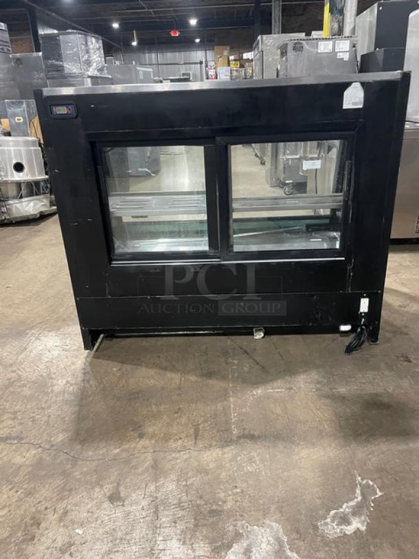 Tor-Rey Commercial Black Curved Glass 2-Tier Refrigerated Deli Merchandiser Display Showcase! With Stainless Steel Interior & Adjustable Shelves! With Rear Double Sliding Access Doors! Model: TEM150NL-UL SN: E15-003064! 120V! On Legs! - Image 3 of 10