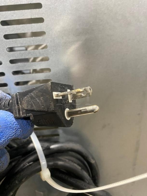 Avantco Commercial Stainless Steel Electric Powered Half Size Countertop Convection Oven! With Steam Injection! Model: 177CO32M SN: CO32M22120053! 208/240V 1 Phase! On Legs! - Image 8 of 8