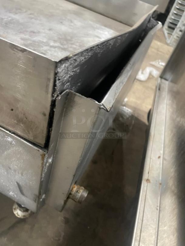 APW Wyott Champion Cook Series Commercial Stainless Steel Natural Gas Powered Countertop 24" Flat Griddle! With Snap-Action Thermostatic Controls & 1" Thick Smooth Polished Steel Griddle Plate! With Back & Side Splash! On Legs! - Image 4 of 7