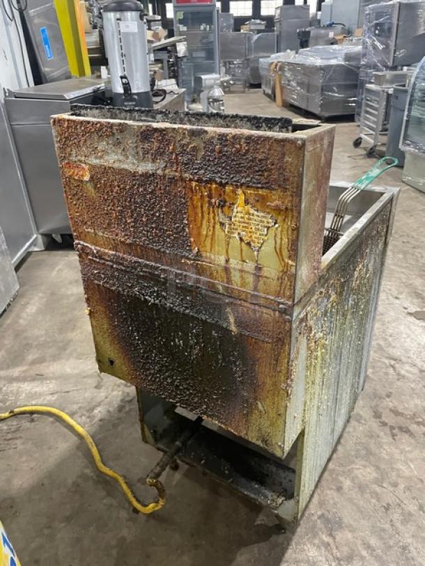 Patriot Commercial Stainless Steel Natural Gas Powered Deep Fat Fryer! With Back Splash & Basket Hanger! With Fry Basket! On Legs! - Image 3 of 8