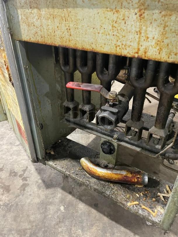 Patriot Commercial Stainless Steel Natural Gas Powered Deep Fat Fryer! With Back Splash & Basket Hanger! With Fry Basket! On Legs! - Image 6 of 8