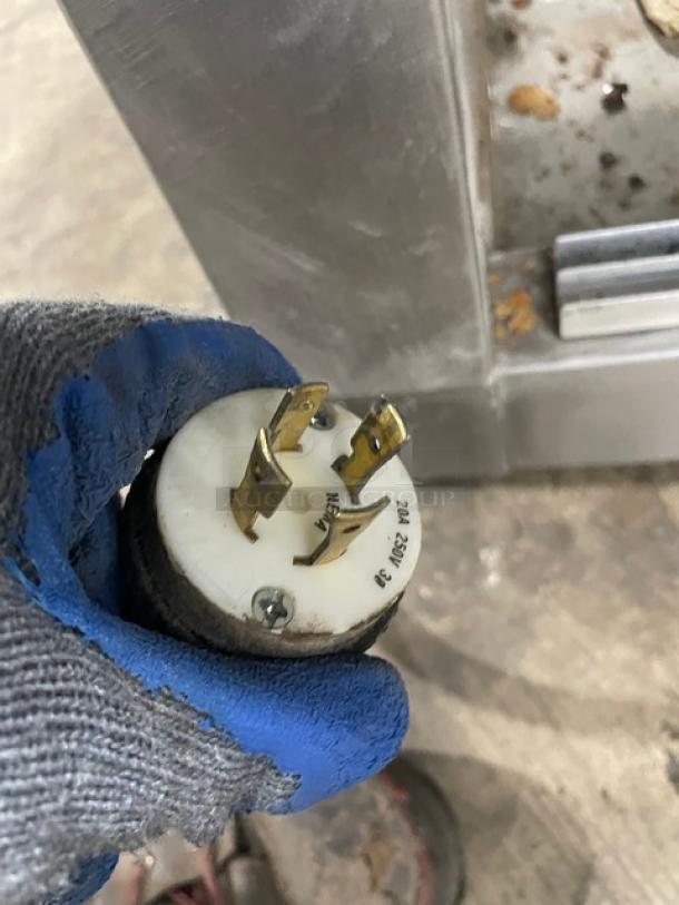 Henny Penny Commercial Stainless Steel Electric Powered Countertop Heated 2-Tier Merchandiser Display Showcase! With Radiant Heat Controls! Model: HCW-5 SN: JA0806041! 120/208V 3 Phase! - Image 8 of 8