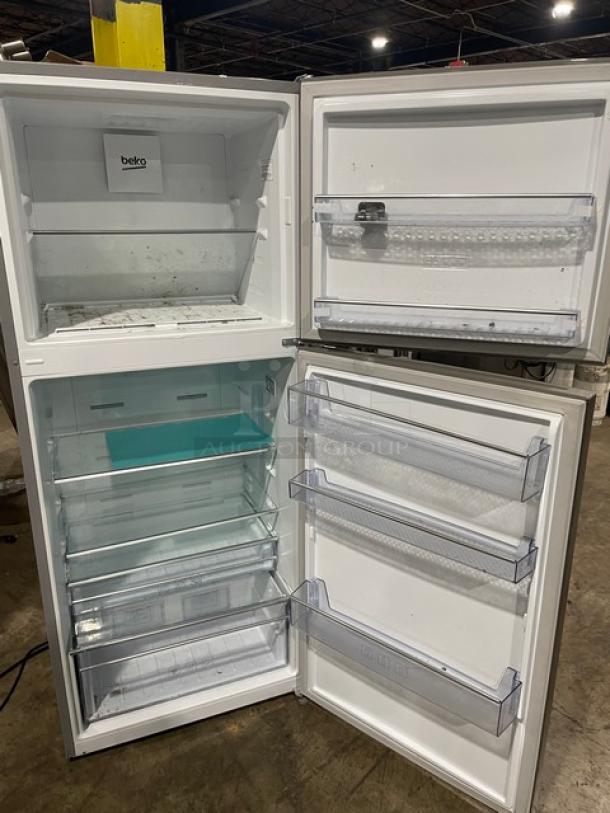 Beko Commercial Stainless Steel 2 Door Dual Sectioned Refrigerator/Top Freezer Combo! With Adjustable Shelving! Model: D70440NU SN: 22-116569-08! 120V! - Image 5 of 11