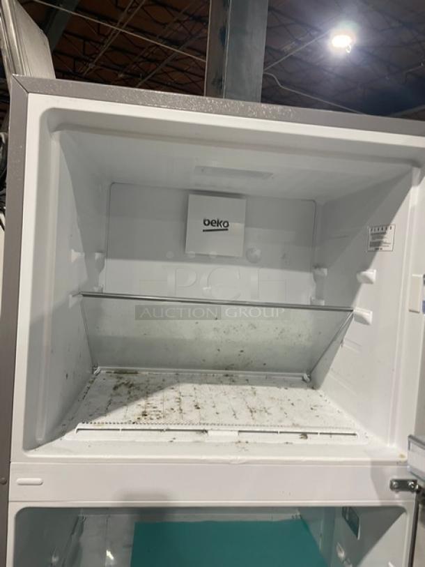 Beko Commercial Stainless Steel 2 Door Dual Sectioned Refrigerator/Top Freezer Combo! With Adjustable Shelving! Model: D70440NU SN: 22-116569-08! 120V! - Image 7 of 11