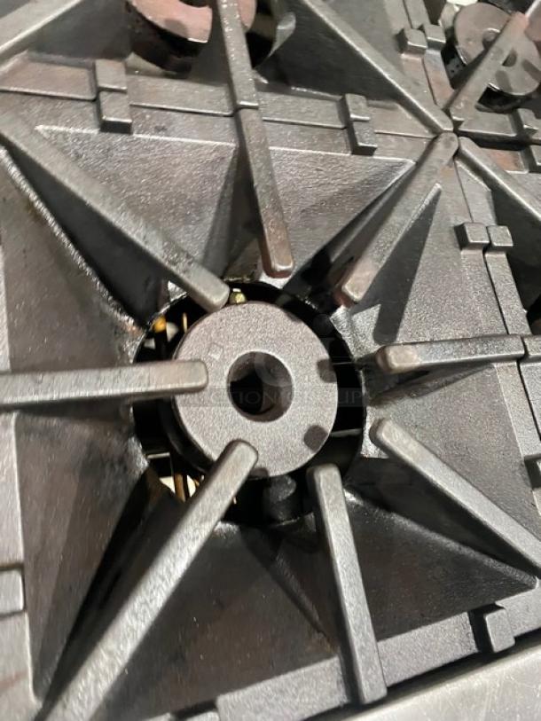 Southbend Commercial Stainless Steel Natural Gas Powered 8 Burner/Hot Plate Split Top Range & Double Oven Combo! With Back Splash! With Wired Oven Rack! With Casters! - Image 6 of 10