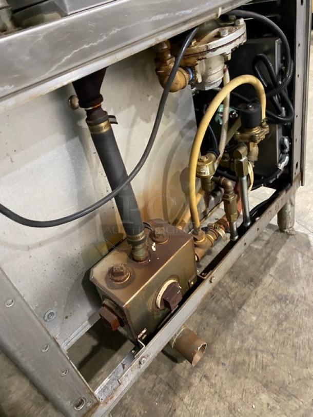 Market Forge A-Cooker Series Commercial Stainless Steel Natural Gas Powered 3 Compartment Steam Broiler Cabinet! With Individual Controls! With Wired Oven Racks! Model: M36G300A-4SP SN: 220533! 120V 1 Phase! On Legs! - Image 10 of 11