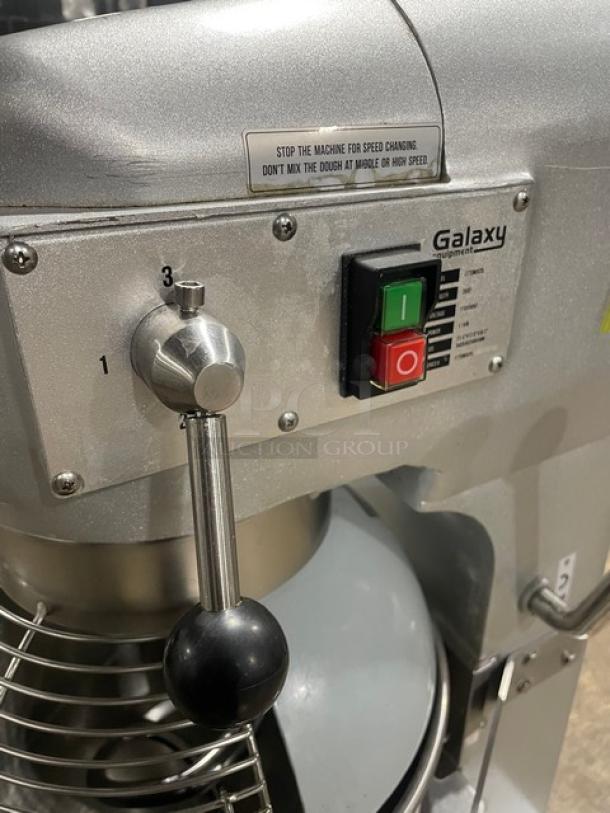 Galaxy Commercial Heavy Duty 20 Qt. Planetary Stand Mixer! With Stainless Steel Bowl Guard & Mixing Bowl! With Spiral Dough Hook Attachment! Model: 177GMIX20 SN: 042100162! 110V! - Image 5 of 9