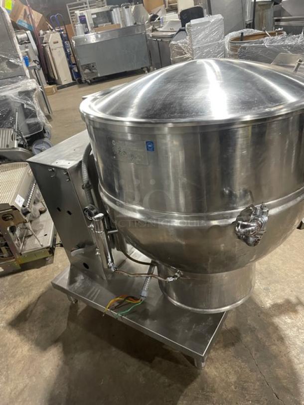 Groen Commercial Stainless Steel Electric Powered Self-Contained 2/3 Steam Jacketed 60 Lb. Tilting Floor Kettle! With Butterfly Pouring Lip & Smooth Action Mechanical Tilt! Model: DEE/4T-60 SN: 39527-1! 480V 3 Phase! On Legs! - Image 4 of 9