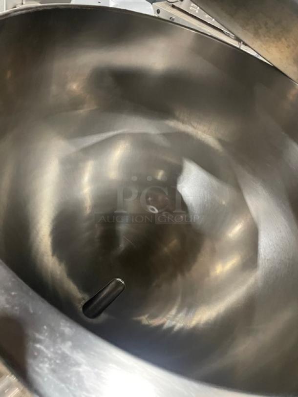 Groen Commercial Stainless Steel Electric Powered Self-Contained 2/3 Steam Jacketed 60 Lb. Tilting Floor Kettle! With Butterfly Pouring Lip & Smooth Action Mechanical Tilt! Model: DEE/4T-60 SN: 39527-1! 480V 3 Phase! On Legs! - Image 5 of 9