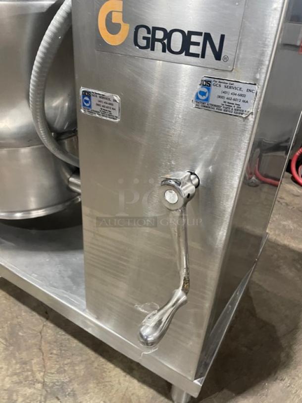 Groen Commercial Stainless Steel Electric Powered Self-Contained 2/3 Steam Jacketed 60 Lb. Tilting Floor Kettle! With Butterfly Pouring Lip & Smooth Action Mechanical Tilt! Model: DEE/4T-60 SN: 39527-1! 480V 3 Phase! On Legs! - Image 6 of 9
