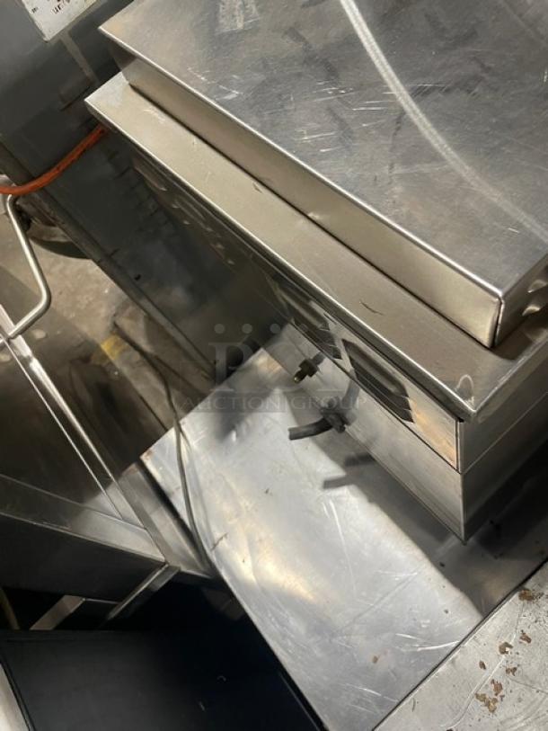 Bunn Commercial Stainless Steel Electric Powered Countertop Automatic Twin Coffee Brewer! With 2 Upper & 2 Lower Warmers! With Digital Controls! Model: CDBC2/2TWIN SN: TWIN055798! 120/208-240V 1 Phase! On Legs! - Image 4 of 9