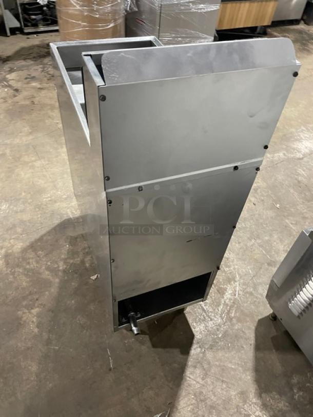 Tri-Star Commercial Stainless Steel Natural Gas Powered Deep Fat Fryer! With Back Splash & Basket Hanger! On Legs! - Image 4 of 7