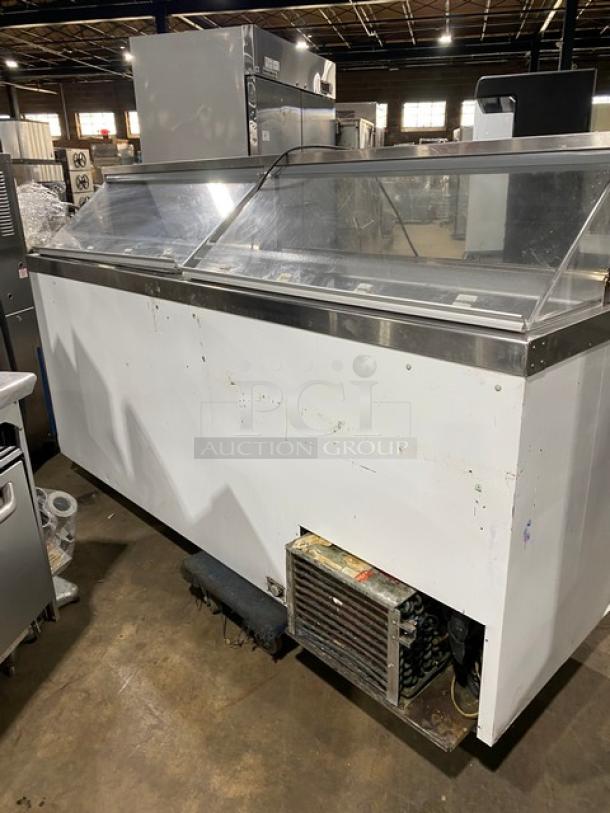 Master-Bilt Commercial White Ice Cream Style Frozen Yogurt/Ice Cream Dipping Cabinet! With Serve Over Sneeze Guard! With Lift Up Rear Access! With Poly Coated Wire Rack! - Image 3 of 8