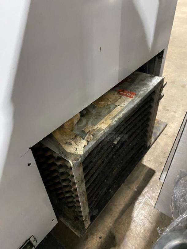 Master-Bilt Commercial White Ice Cream Style Frozen Yogurt/Ice Cream Dipping Cabinet! With Serve Over Sneeze Guard! With Lift Up Rear Access! With Poly Coated Wire Rack! - Image 7 of 8