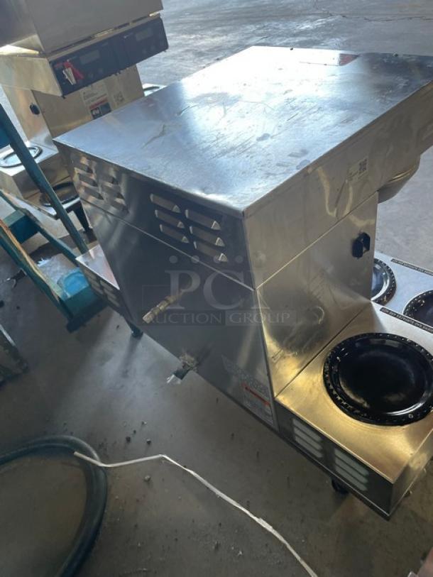 Bunn Commercial Stainless Steel Electric Powered Countertop Automatic Twin Coffee Brewer! With 6 Warming Plates & Hot Water Dispenser! With Stainless Steel Brew Basket! Model: AXIOM 0/6 TWIN SN: AXTN033865! 120/208-240V 1 Phase! On Legs! - Image 4 of 9
