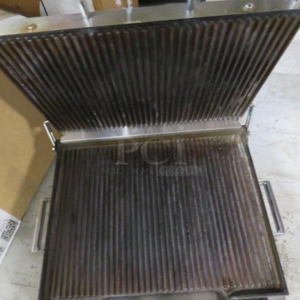 One WORKING Waring Panini Supreme. Model# WPG250. 120 Volt. 1800 Watt. $795.00 - Image 2 of 2