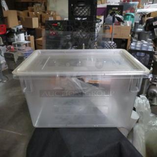 One Carlisle 21.5 Gallon Food Storage Container With Lid.