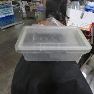 One Carlisle 3.5 Gallon Food Storage Container With Lid.