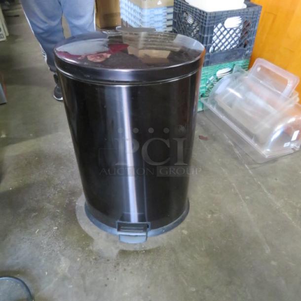 One Step Trash Can. - Image 1 of 1