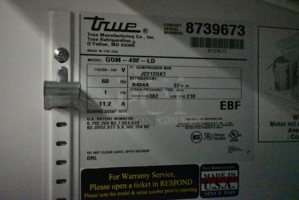 True GDM-49F-LD Metal Commercial 2 Door Reach In Freezer Merchandiser w/ Poly Coated Racks. 115/208-230 Volts, 1 Phase. Tested and Working! - Image 7 of 7