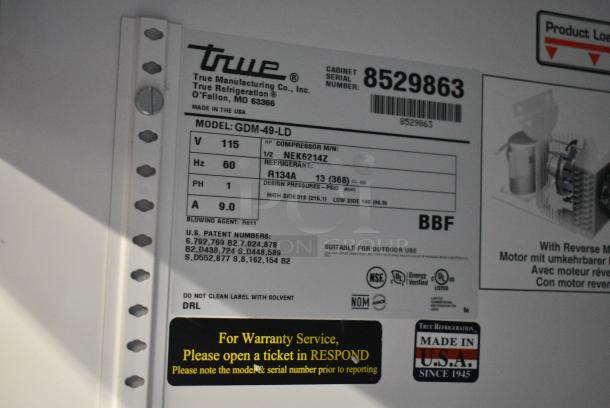True GDM-49-LD Metal Commercial 2 Door Reach In Cooler Merchandiser w/ Poly Coated Racks. 115 Volts, 1 Phase. Tested and Working! - Image 6 of 6