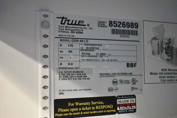 True GDM-49-LD Metal Commercial 2 Door Reach In Cooler Merchandiser w/ Poly Coated Racks. 115 Volts, 1 Phase. Tested and Working! - Image 8 of 8