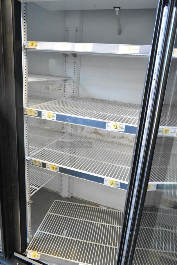 True GDM-72-LD Metal Commercial 3 Door Reach In Cooler Merchandiser w/ Poly Coated Racks. 115 Volts, 1 Phase. Tested and Working! - Image 5 of 7