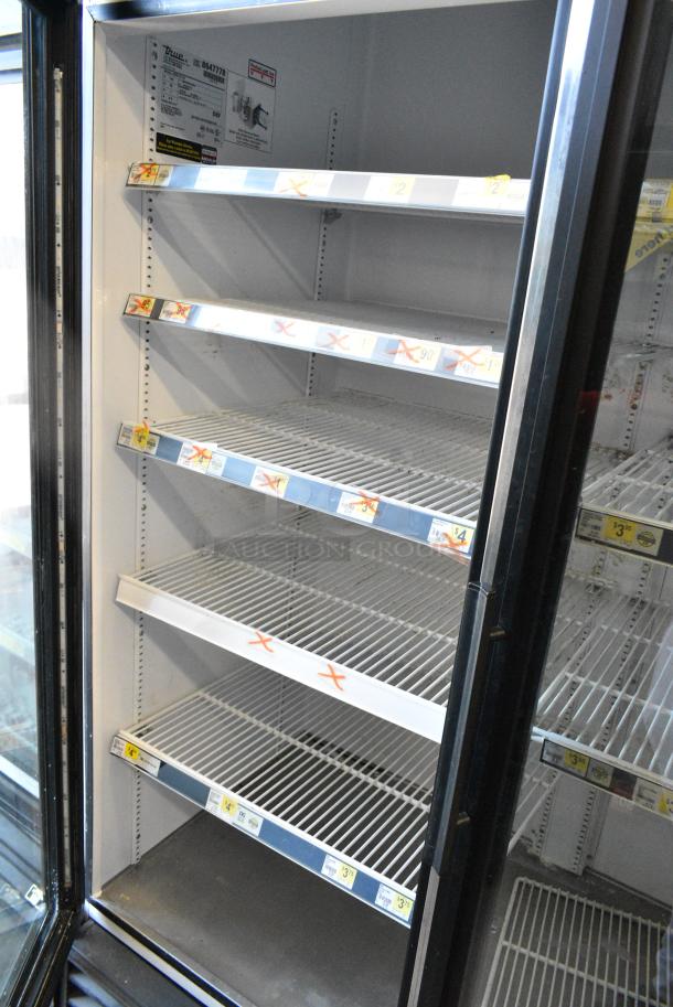 True GDM-72-LD Metal Commercial 3 Door Reach In Cooler Merchandiser w/ Poly Coated Racks. 115 Volts, 1 Phase. Tested and Working! - Image 6 of 7