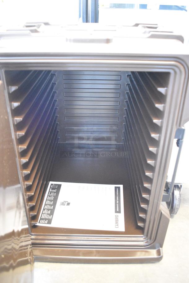 BRAND NEW SCRATCH AND DENT! Cambro UPCS400 Brown Insulated Ultra Pan Carrier. - Image 4 of 6