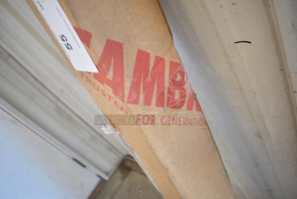 BRAND NEW SCRATCH AND DENT! Cambro 10234705 Camshelf Basic Traverse - Image 4 of 5
