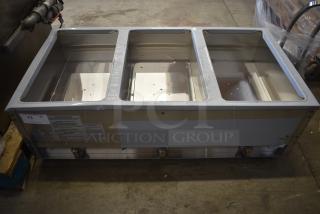 BRAND NEW SCRATCH AND DENT! ServIt 423GST3WELP GST-3WE-LP Three Pan Open Well Liquid Propane Steam Table with Undershelf - 10,500 BTU